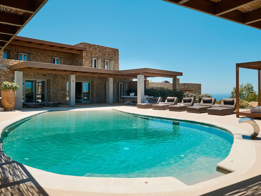 Kounoupas Complex by Mykonos Rocks