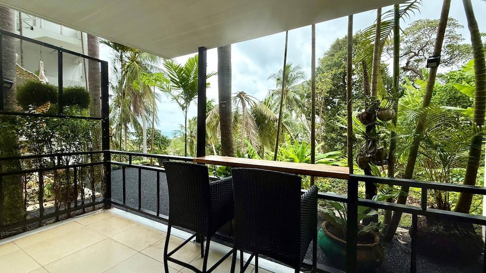 B11 Sunset Plaza Partial Seaview 1 Bedroom 1 Bathroom With Large Jaguzzi