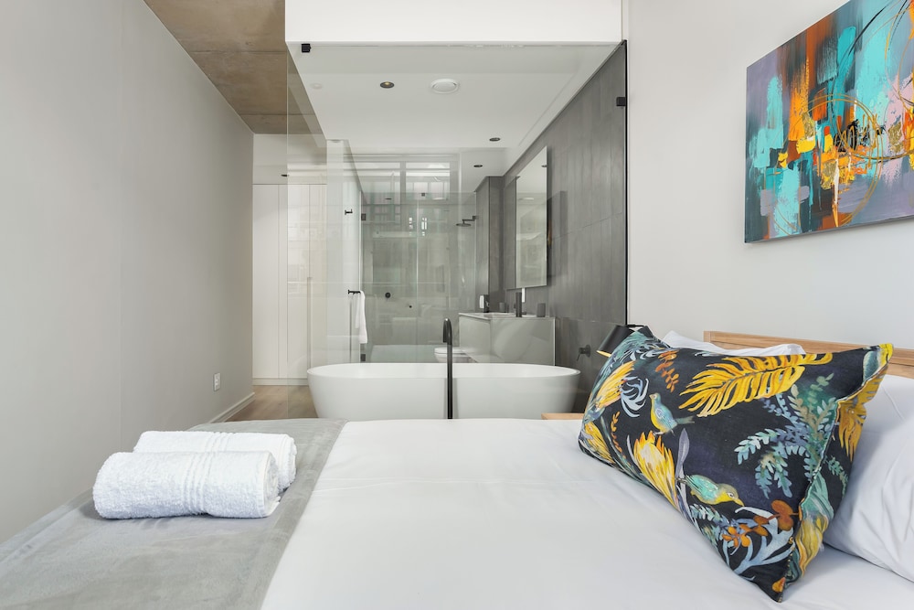 Luxury 2 Bedroom Mountain Views