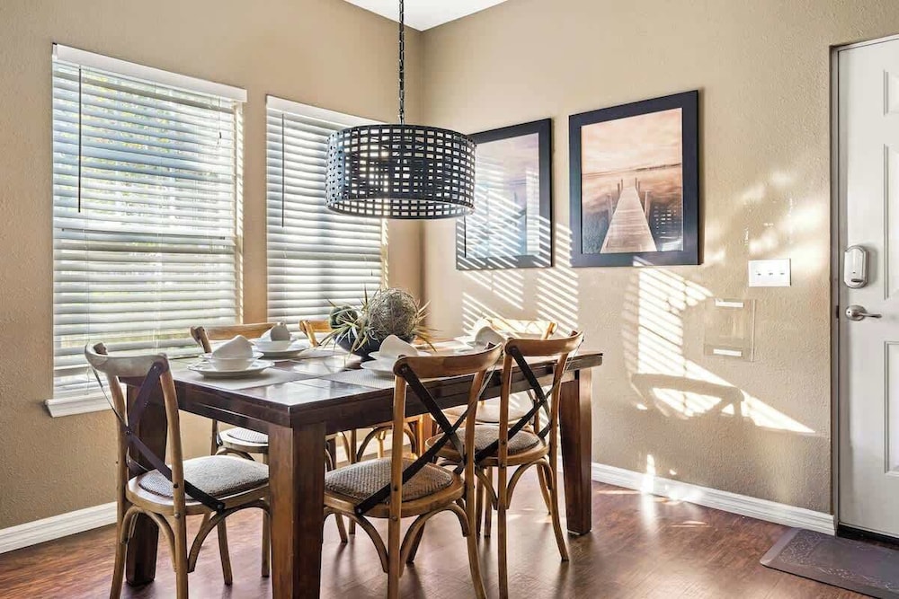 Welcoming 4 BR Sleeps 10 Guests