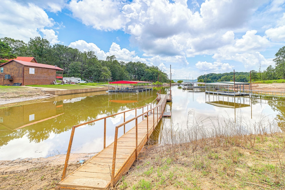 Family Fun! Lake Eufaula Home w/ Wraparound Deck