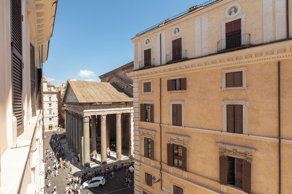 Pantheon Apartments