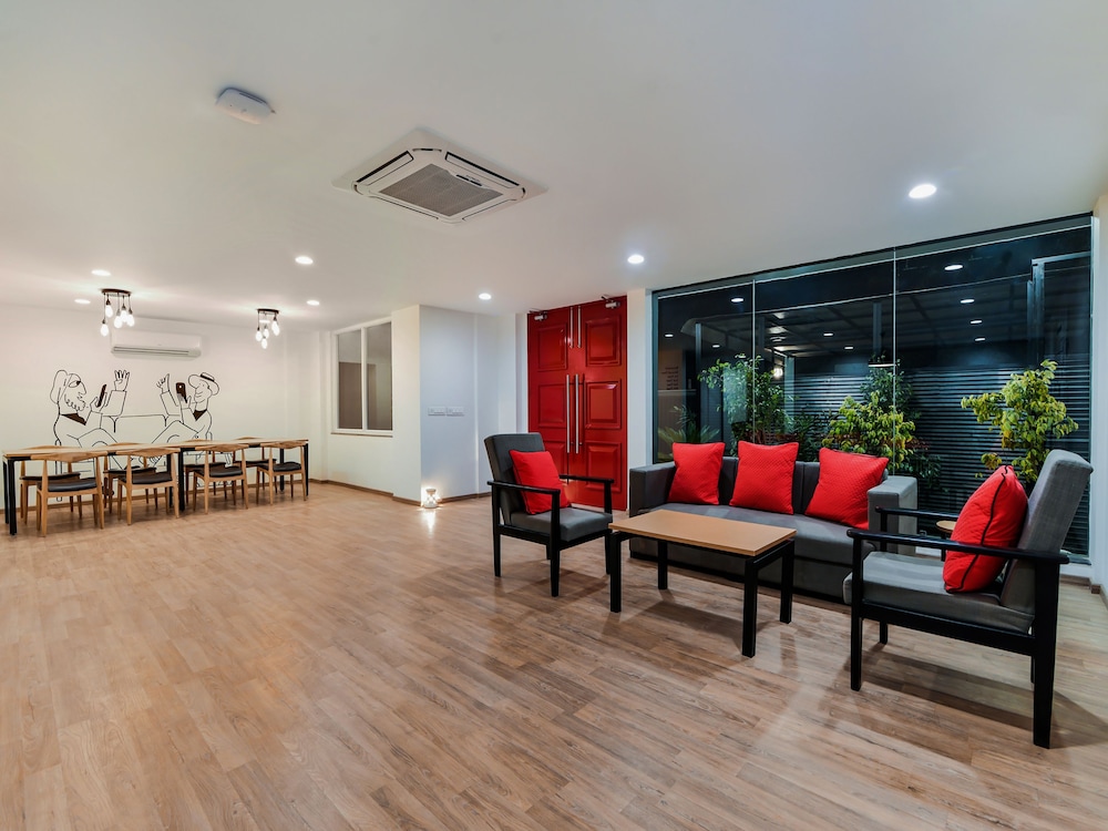 OYO Townhouse 079 Sector 46 view 2