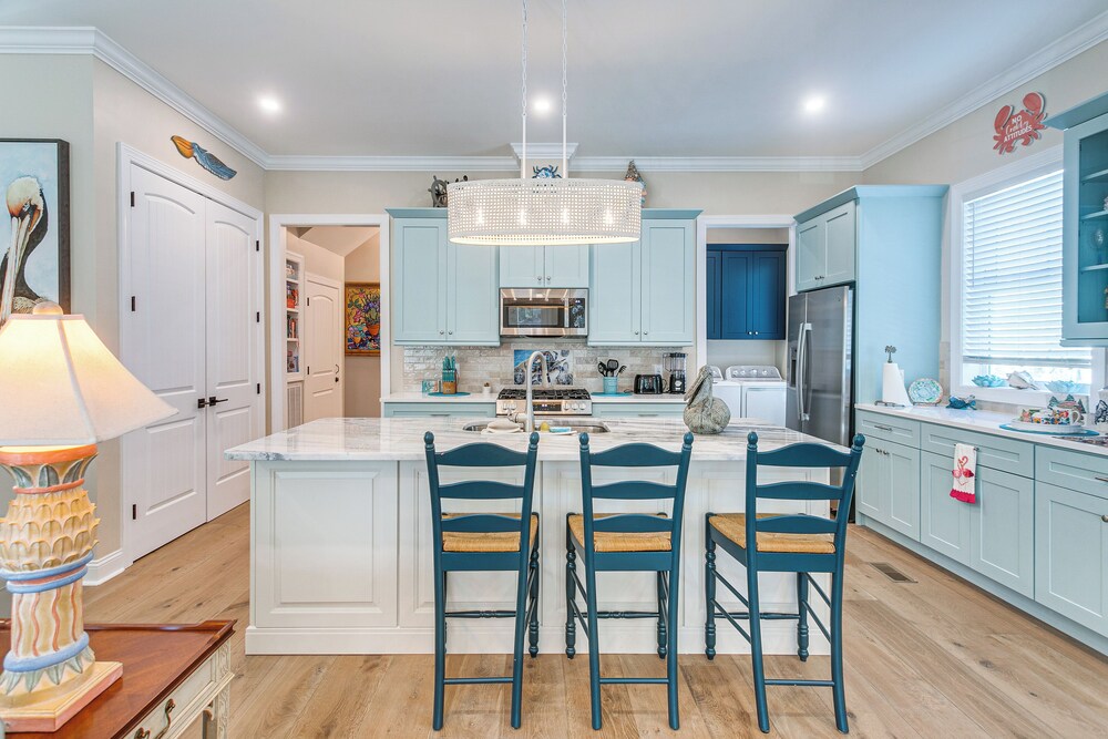 Walk to Public Beach: Hideaway in St Simons Island