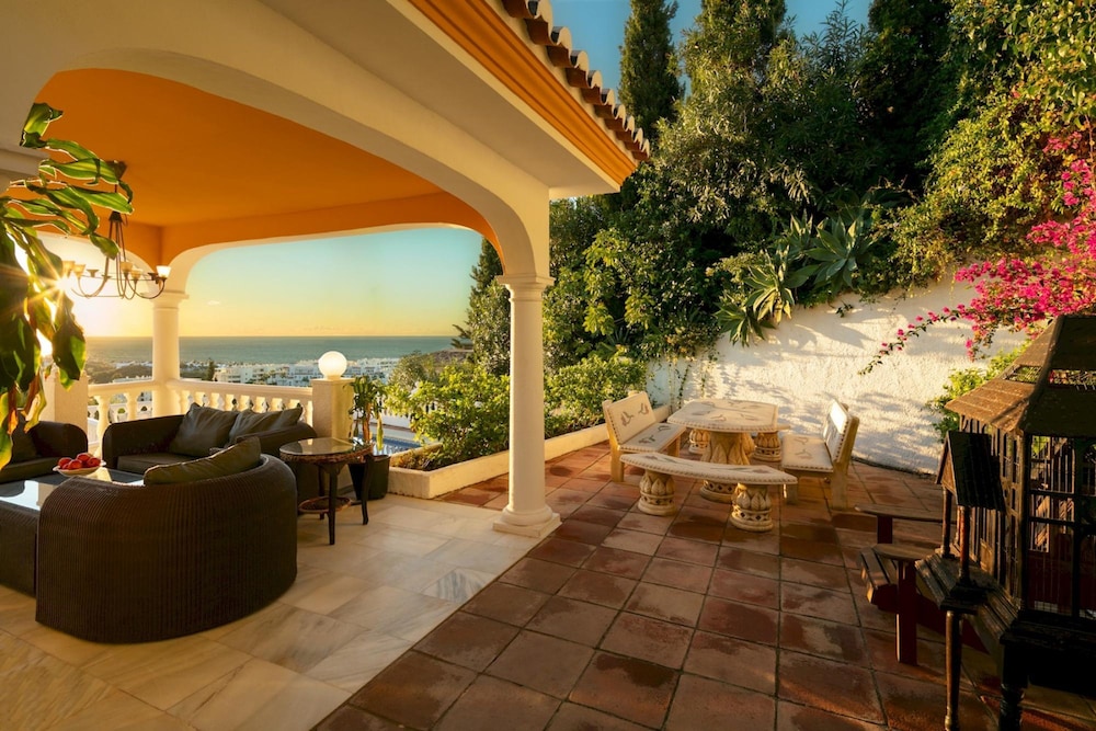 Large Luxury Family Villa 500m From Beach