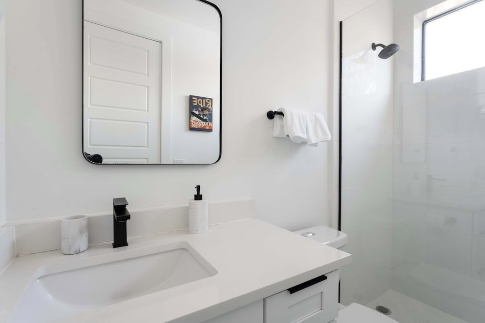 Upstay: Contemporary 2BR Retreat w Patio & BBQ