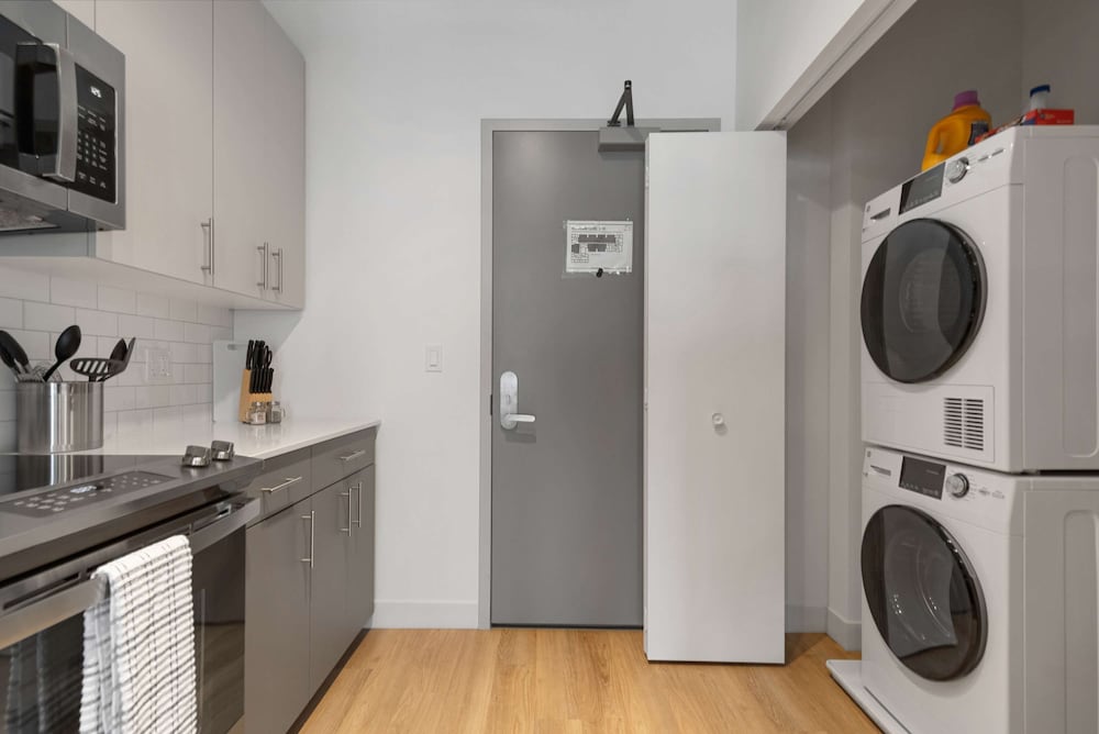 4BR Group Retreat Near Lincoln Park