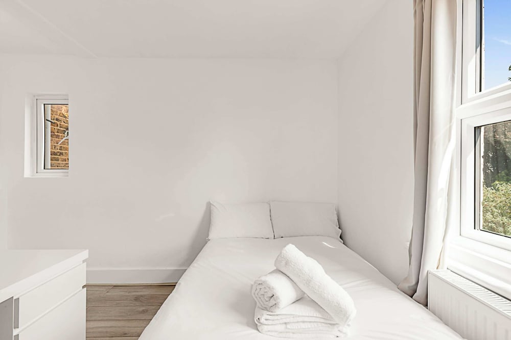 Bright and Newly Furnished Acton Apartment