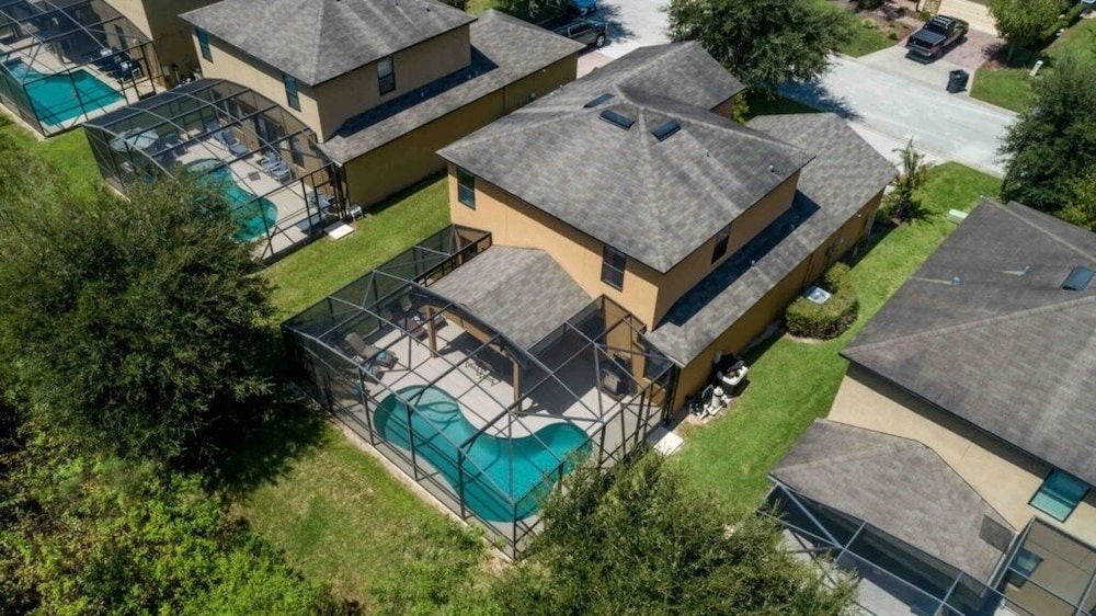 Luxury 4br Retreat W/ Pool, Game Room Near Disney 4 Bedroom Villa