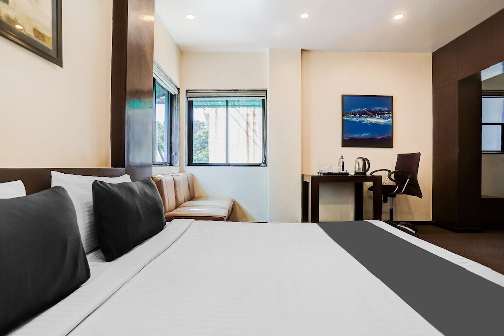 Blissful Stays at Ramdaspeth Downtown