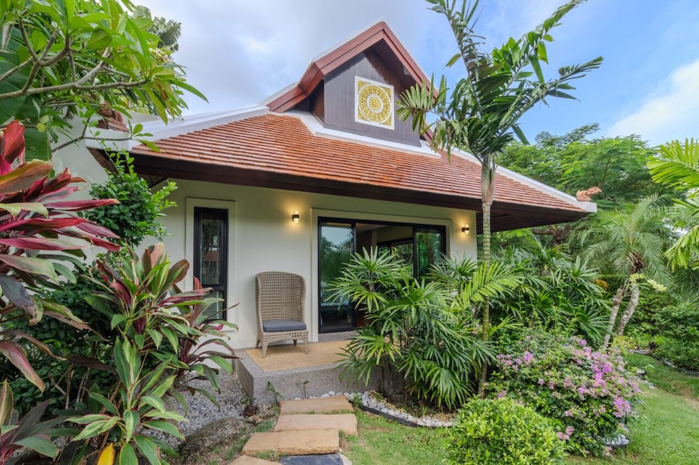 Famous Baan Bua Luxury Estate V238