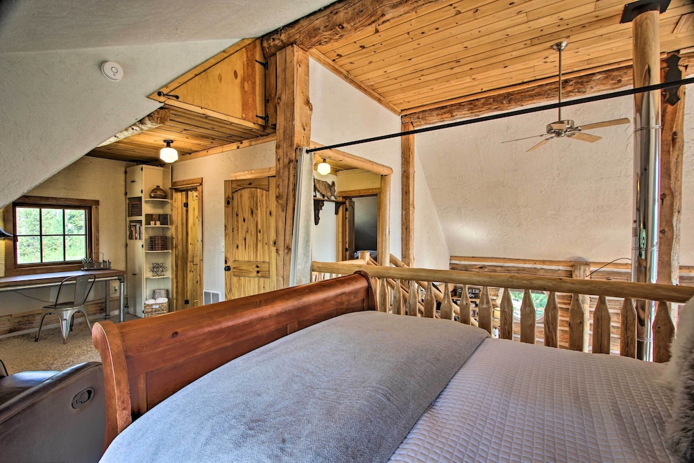 Snow Pine Retreat - Remote Crescent Log Cabin! view 5