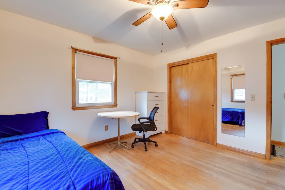 15 Mi to Cochran's Ski Area: Cozy Home w/ Yard!