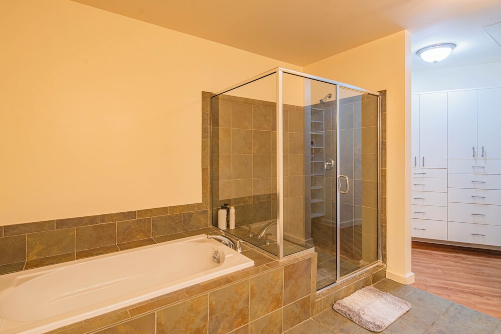 ROVE LIVING/KL - 44 Monroe