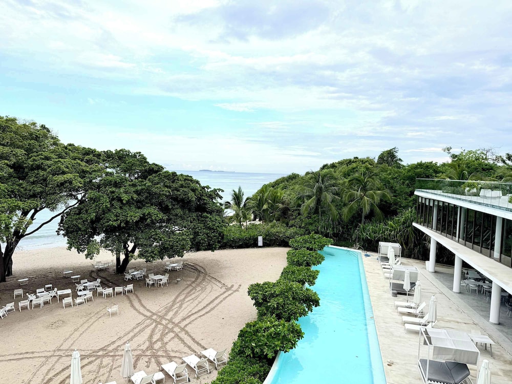 Bolongo: Your Exclusive Oceanfront Escape