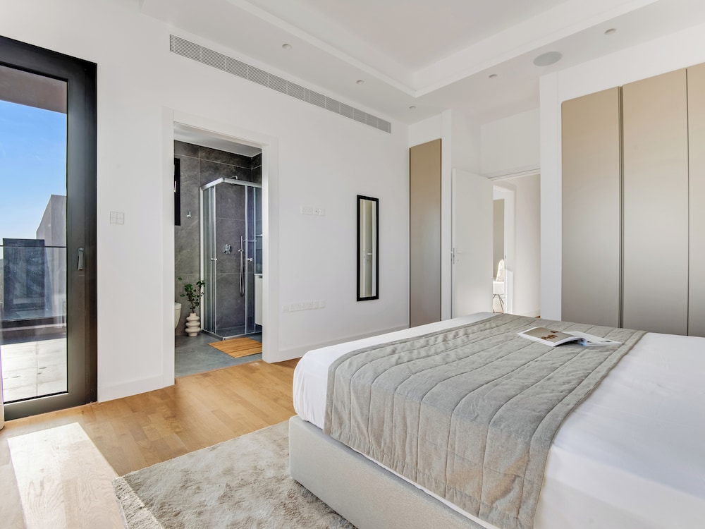 Sanders Crystal 2 Limassol