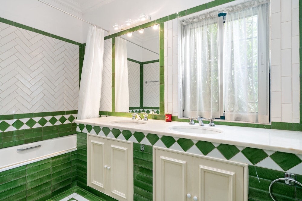 Fairview Villa by Cadenzalux