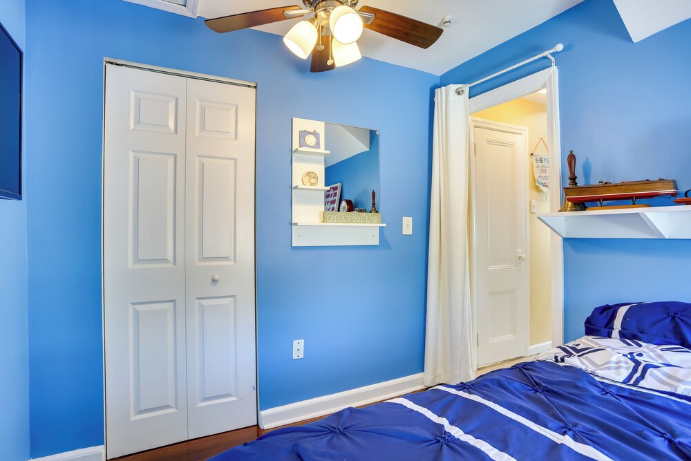 Greenwood Lake Cottage w/ Shared Dock & Hot Tub!