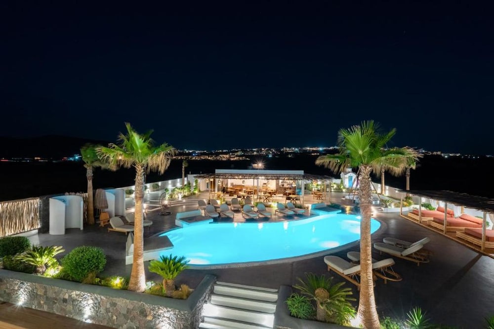 Amethyst Luxury Suites - Oia Family Suite