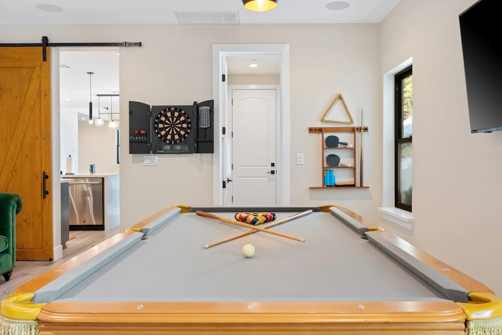 Luxury Retreat Home w Hot Tub - Property Image 5