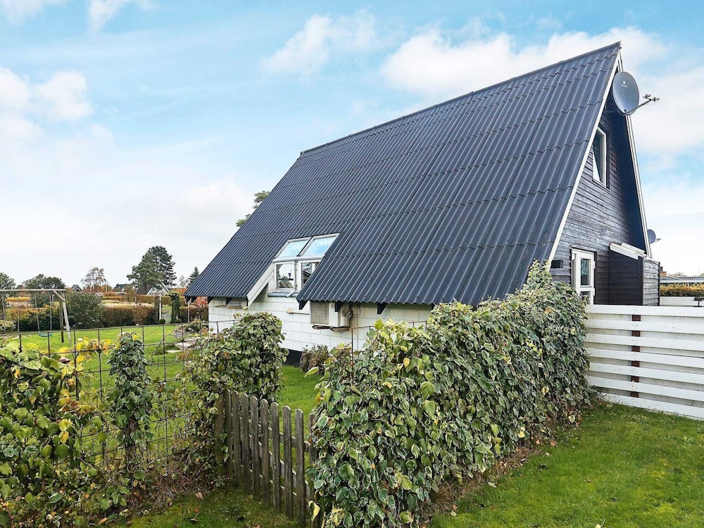 6 Person Holiday Home in Bogense