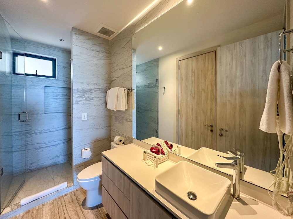 2BR Iconic Oceanfront Escape