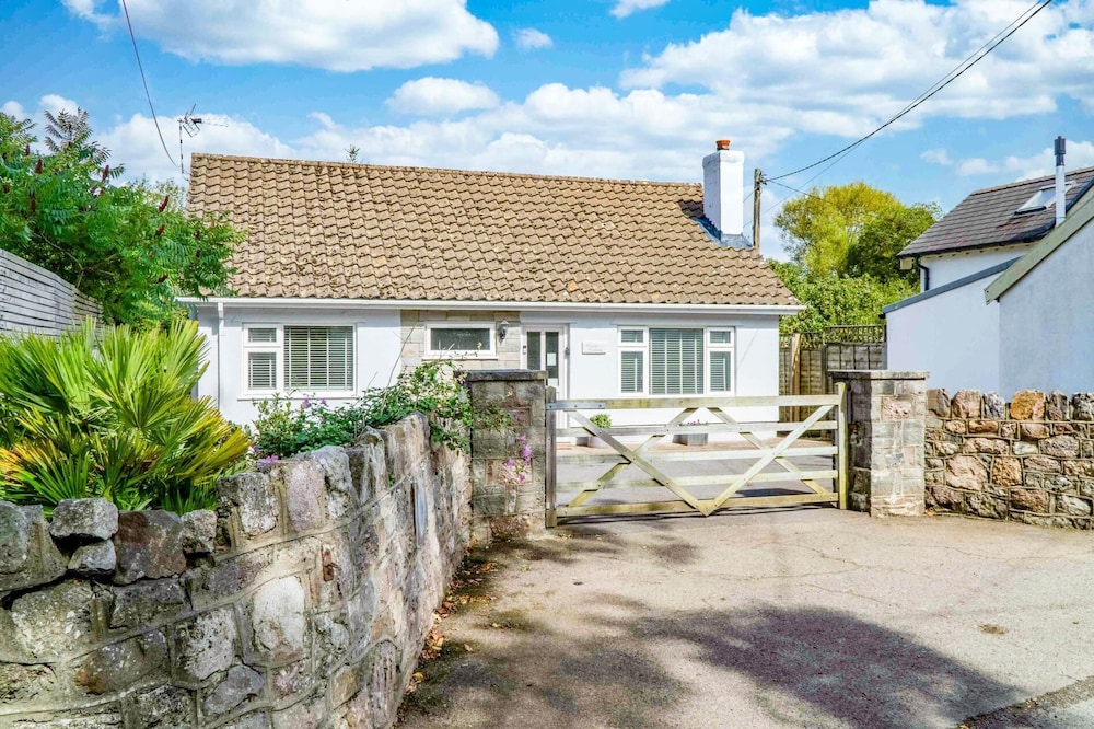 Marshmallow - 2 Bedroom Cottage - Oxwich