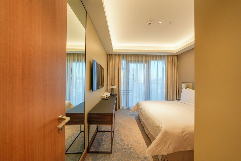 Skyline Bliss- Luxury Burj Khalifa Views