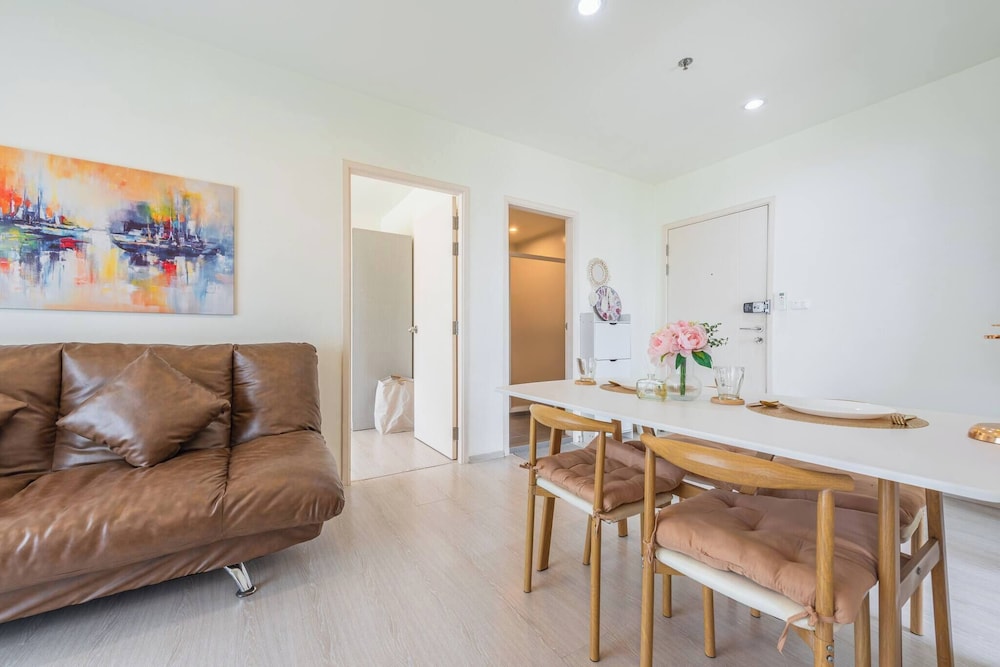 2BR 7 Mins Walk to BTS Bill Included