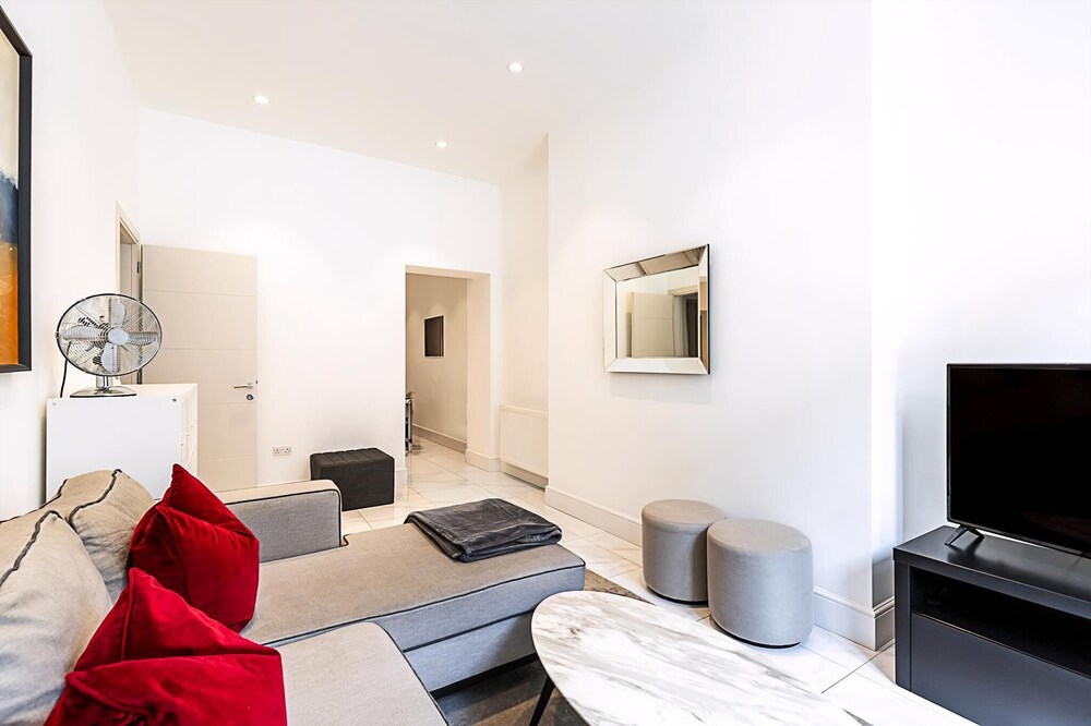 Stylish Two-bed Flat Near Oxford Circus