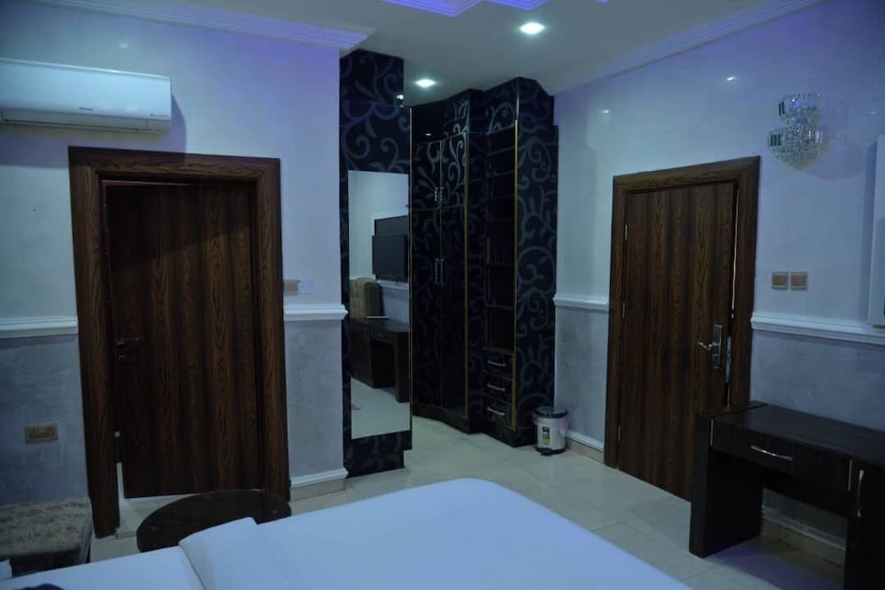 Plot 400 Luxury Apartments