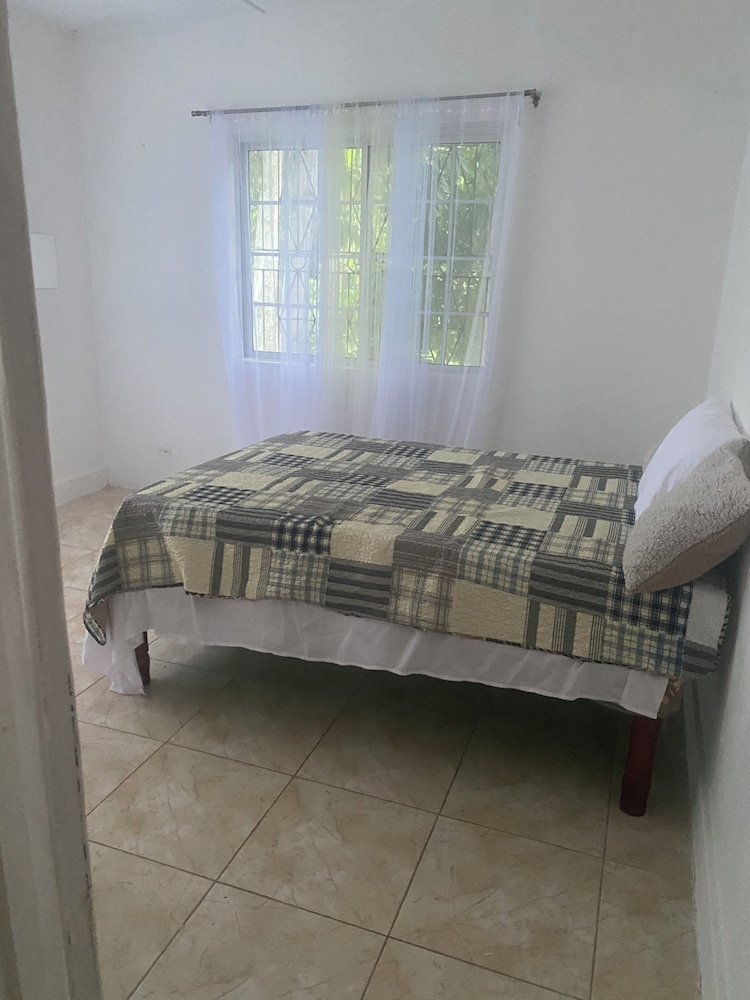 3-bed House in Montego Bay 10 min From Airport view 2