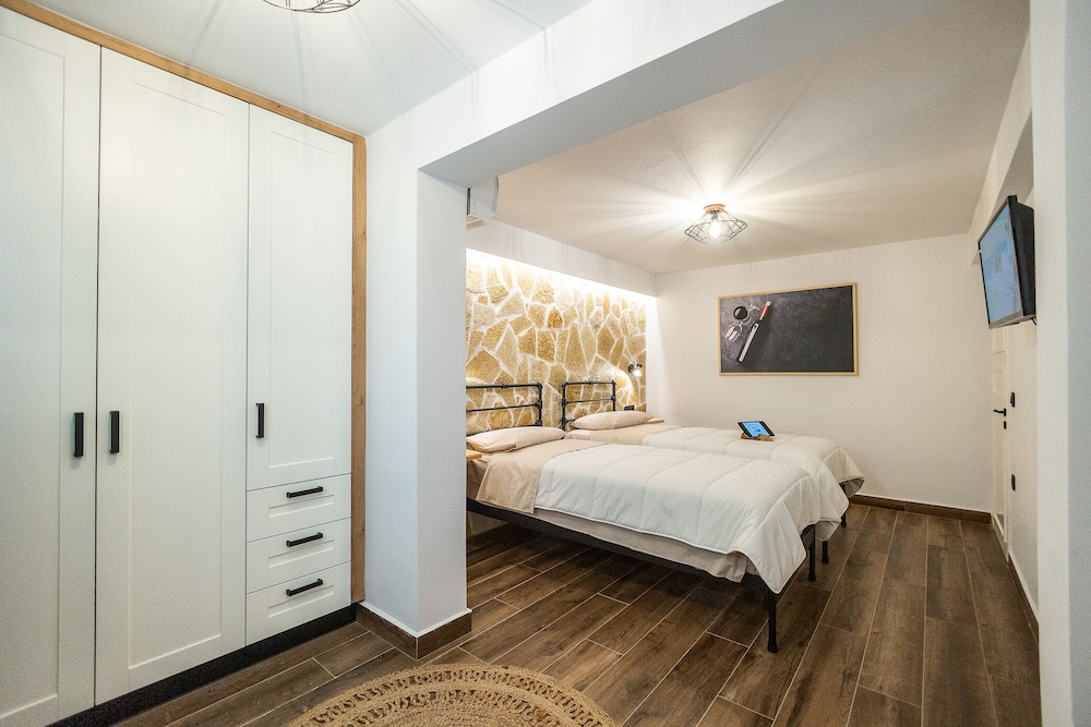Mathraki Resort