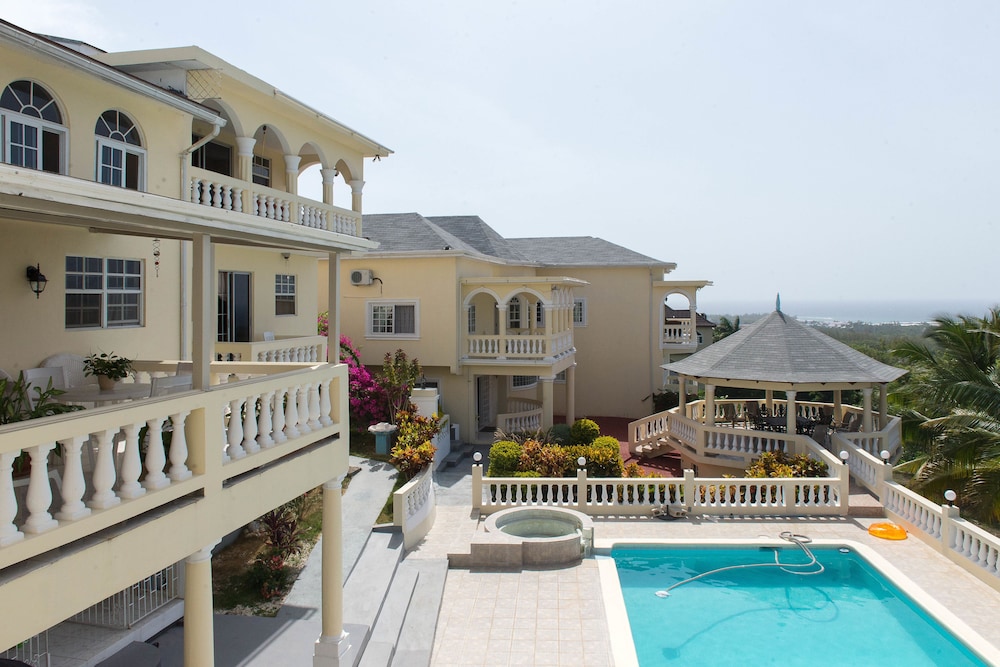 The Royal Kensington Villa