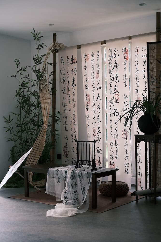 Miyue Shenzhen Tianlu Secret Wild Wizard Holiday Hotel