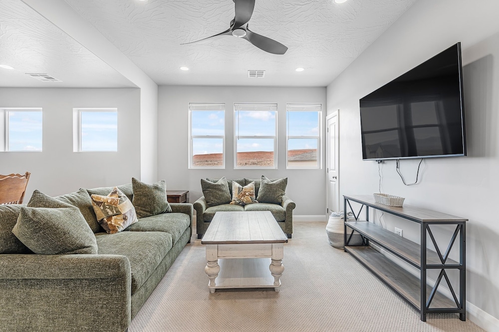 Desert Rose Hideaway 5 Bedroom Home