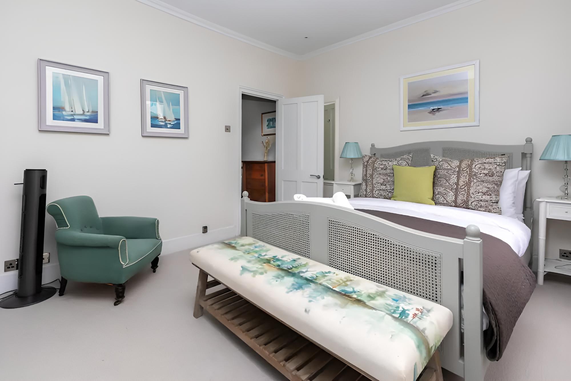 Vibrant 1BD Home With Outdoor Patio - Hammersmith!