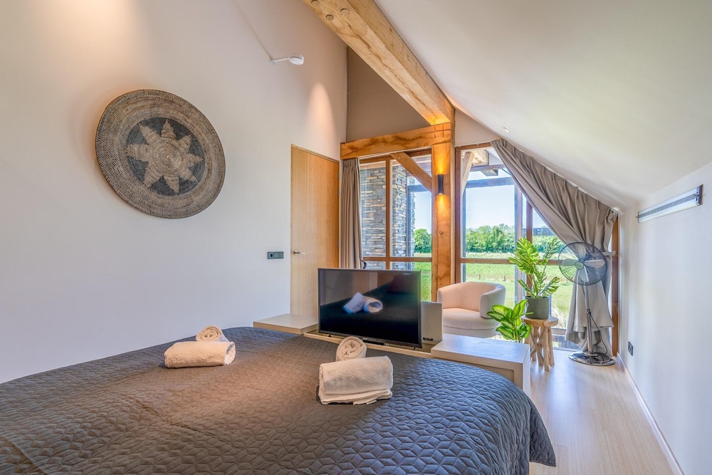 Luxurious and Sustainable 6-person Holiday Villa