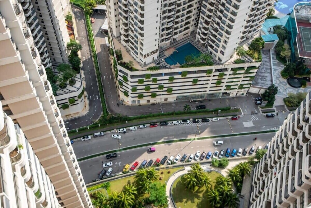 A Stylish 2BR Suite, Water Views, Free Parking