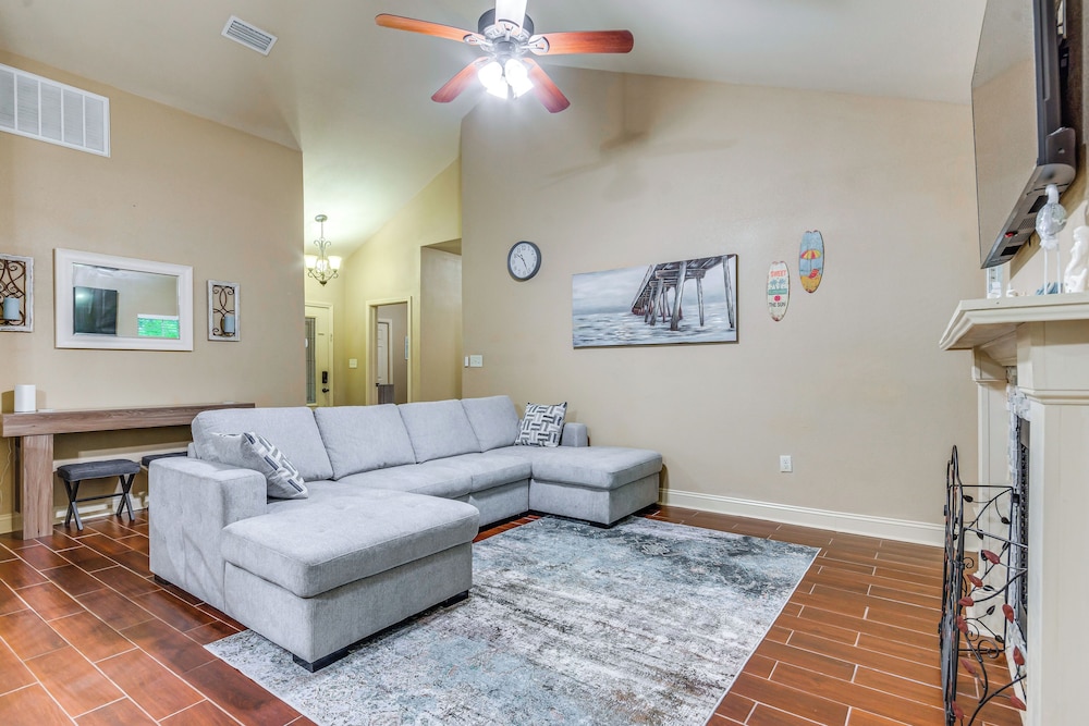 Spacious Yard! Navarre Home in Quiet Neighborhood