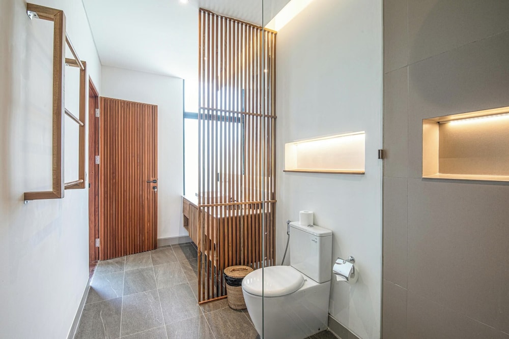 Exquisite 6BR Canggu Villa 400m to Pristine Beach