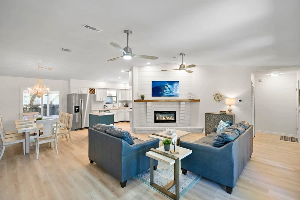 Walk to Beach BBQ Screened Patio Beach Gear
