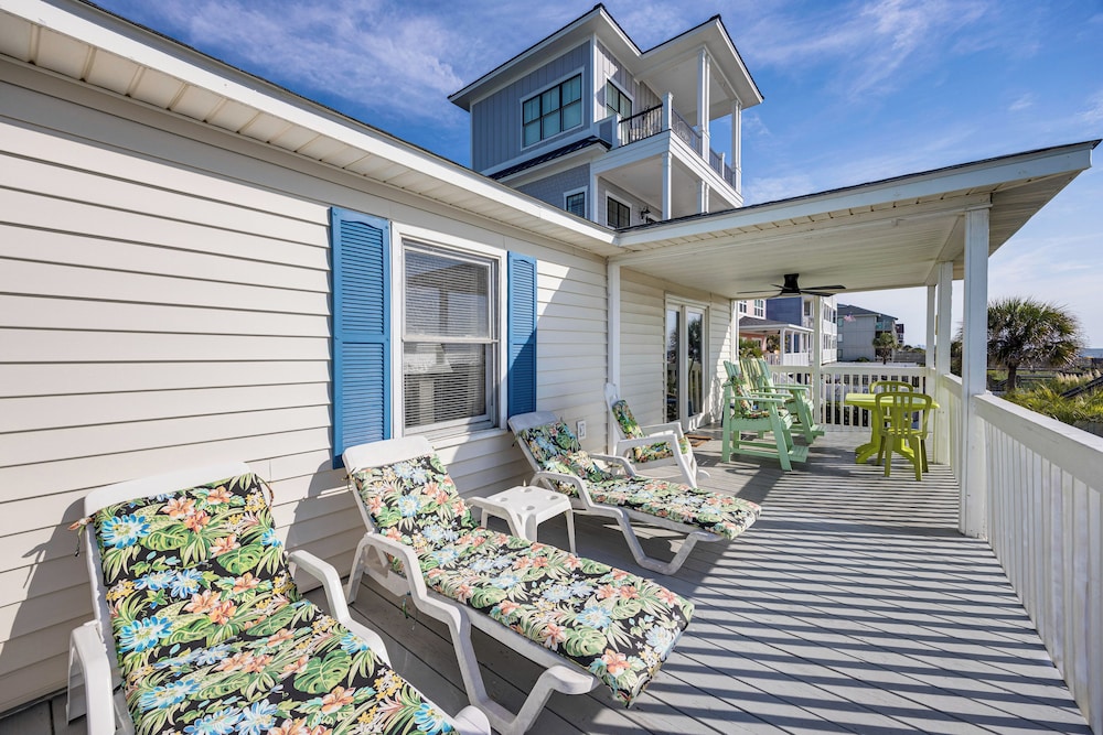 Oceanfront Home w/ Deck & Views in Surfside Beach!