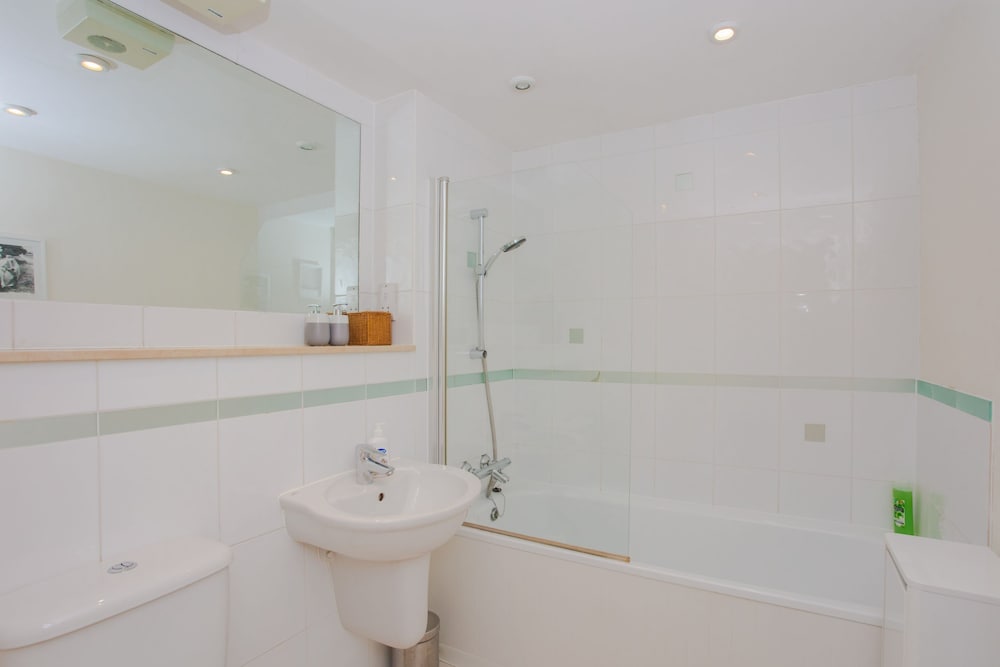 1 Bed with Balcony by Broadway Market & Columbia Road