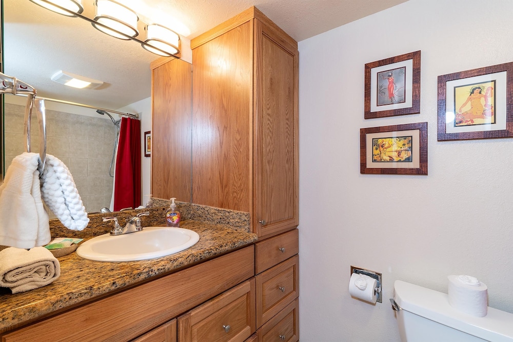 Kamaole Sands 2-204 - Dramatic Ocean and Courtyard Views, 1bd / 2ba, AC, Wi-fi
