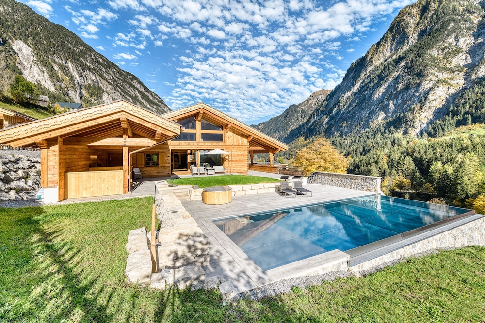Chalet GM in Brand With 5 Bedrooms and 8 Bathrooms