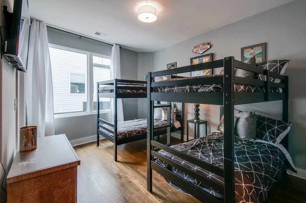 King Queen 2 Homes - 24 Beds City Views