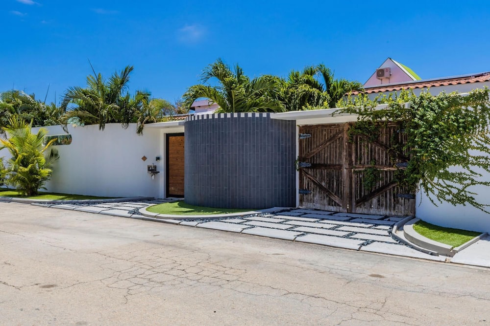 Private Retreat w 5 BR Spa Pool Jacuzzi