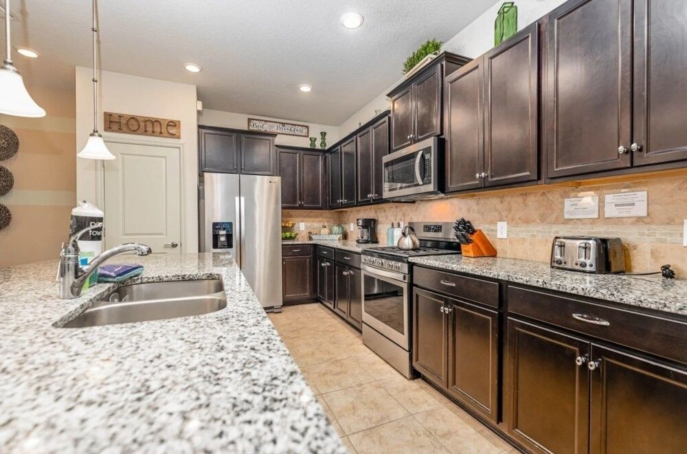 Family-friendly 5br Retreat Splash Pool + Resort Amenities + No Rear Neighbors 5 Bedroom Townhouse