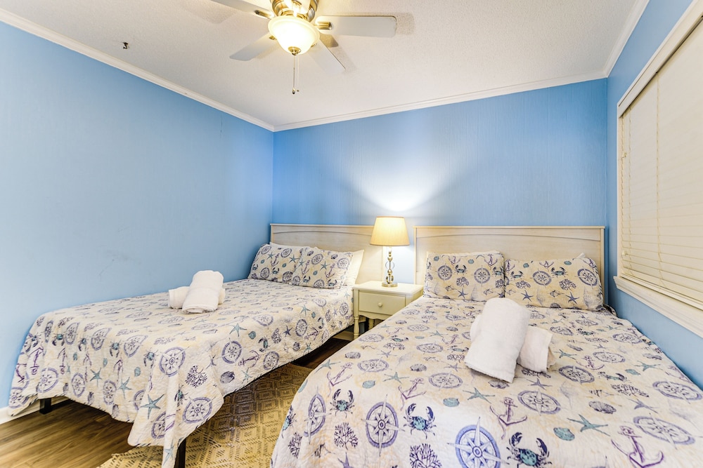 Walk to Pool + Shore: Ocean Isle Beach Getaway!